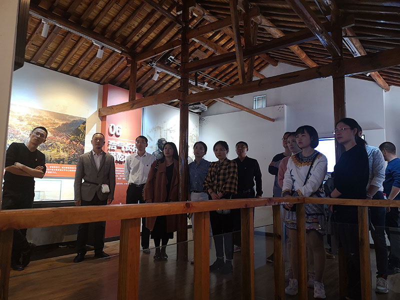 區(qū)城建投黨支部開(kāi)展革命傳統(tǒng)教育“緬懷先烈、重溫誓詞”主題黨日活動(dòng)