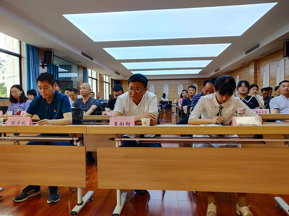 屯溪城建投公司黨支部參加黃山市“小個?！秉h組織“啟航新征程 永遠(yuǎn)跟黨走”主題宣講暨成果展活動